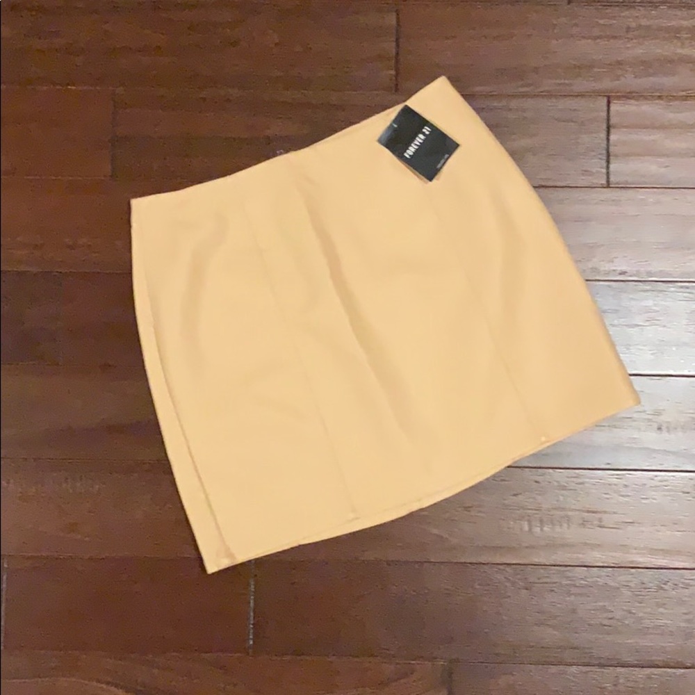 FREE w/ any bundle 🍂NWT Forever 21 Skirt